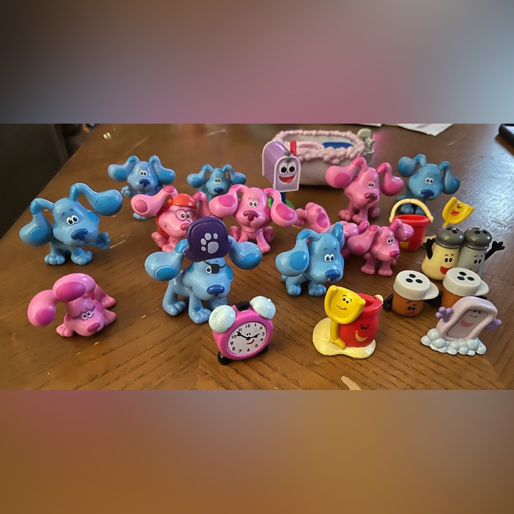 Blues Clues Figure 22 Pc Lot  Soap Mail Box Blue Magenta Salt Pepper Clock MORE